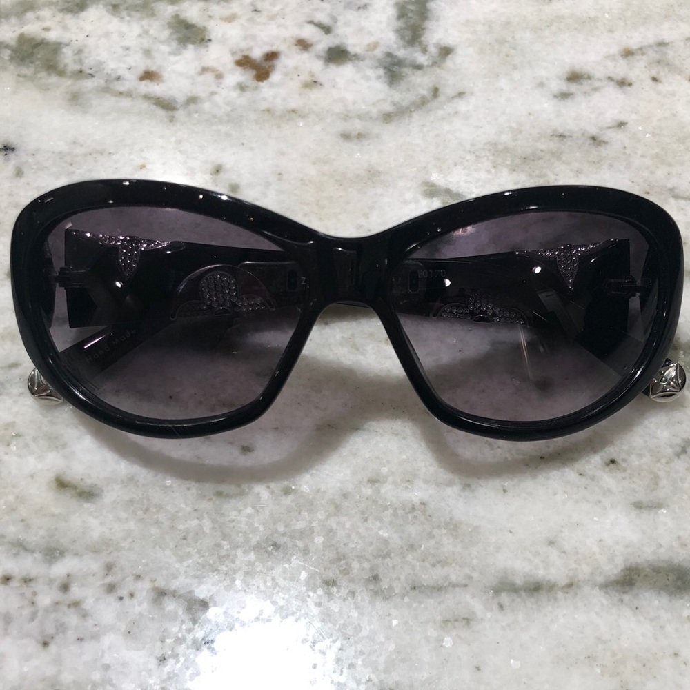 Louis Vuitton Sunglasses - Picture 2 of 8